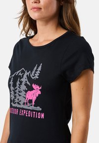 Swedemount FOREST - Print T-shirt - black elk