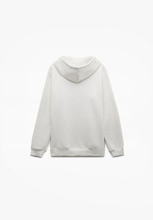 Sweat à capuche blanc, en tissu doux, coupe décontractée, manches longues, ourlet et poignets côtelés, avec une capuche ronde sans cordons, design uni.