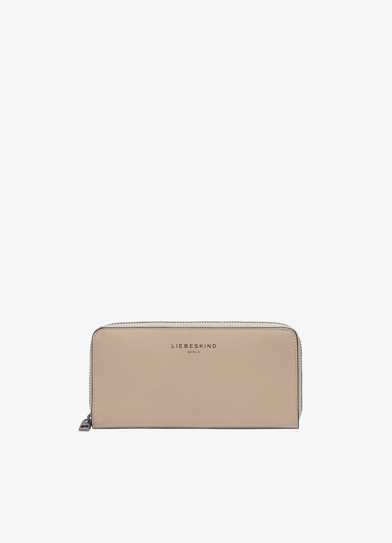 Portefeuille en cuir beige avec une texture lisse, doté d'une fermeture éclair et du nom de marque en relief "LIEBESKIND BERLIN" sur le devant.