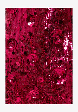 Feluroze paillettenstof met ronde en bloemvormige pailletten, wat een textuur- en glinsterend oppervlak creëert.