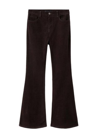 Vaqueros de pana marrón oscuro con cintura, bolsillos frontales y una textura suave. Las piernas se ensanchan desde la rodilla hasta el dobladillo.