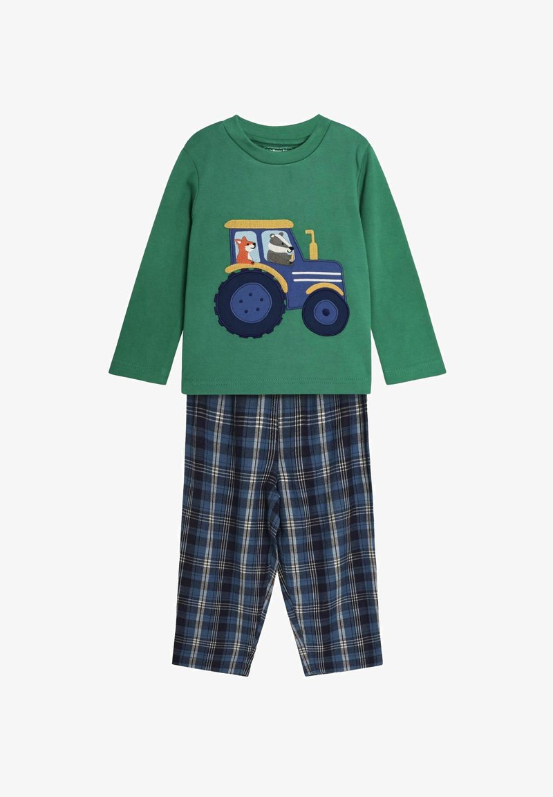 Zelena košulja dugih rukava s grafikom traktora; plavi i žuti naglasci. Tamnoplave pidžama hlače s kockastim uzorkom u različitim nijansama plave s bijelim linijama.