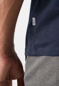 Lindbergh COPENHAGEN HERITAGE TEE - Camiseta estampada - navy