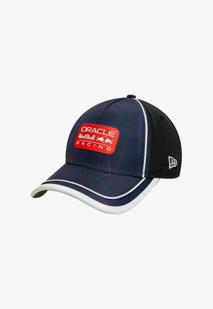 Marineblaues und schwarzes Renncap mit weißen Abschlüssen, vorne mit einem roten Oracle Red Bull Racing-Logo-Patch und seitlich mit einem New Era-Logo.