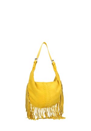 Sac à main en cuir suédé jaune avec un fond à franges, un détail de couture tressée et une bandoulière réglable. Texture lisse et silhouette arrondie.