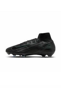 Schwarzer Fußballschuh mit strukturierter Oberseite, sockenähnlichem Kragen und ausgeprägten Stollen. Besitzt ein schlankes Design mit dezenten Akzenten.