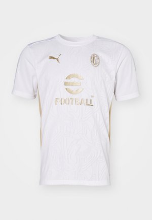 Vit fotbollströja med gyllene detaljer, prydd med ett texturerat mönster, rund halsringning och Puma-logga på vänster bröst.
