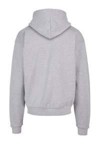 Szürke kapucnis pulóver, laza szabással, bordás mandzsettákkal és aljjal, sima textúrával. Elől nincs látható mintázat vagy zseb.
