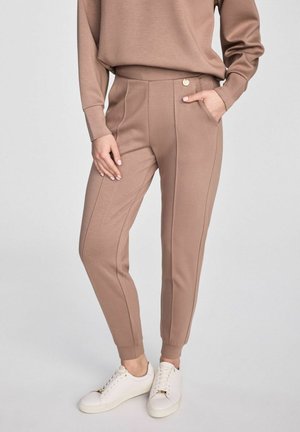 - Spodnie treningowe