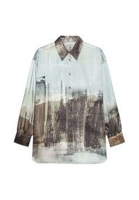 Koszula na guziki z długimi rękawami, wykonana z lekkiego materiału, z akwarelowym wzorem w odcieniach niebieskiego, brązowego i kremowego.