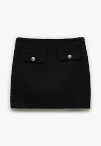 Falda mini de tweed negra con dos bolsillos frontales, cada uno adornado con un botón plateado. La tela presenta un tejido texturizado.