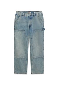 Pantaloni in denim blu chiaro con una vestibilità comoda. Presentano grandi tasche a toppa su entrambe le gambe, cuciture visibili e chiusura con bottone in vita.