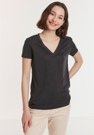STRAIGHT FIT V-NECK SHORT SLEEVED BASIC T-SHIRT - T-shirt basic - black