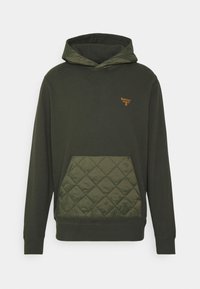 Sweat à capuche vert foncé avec poche kangourou matelassée et capuche, avec un petit logo orange "Barbour" sur la poitrine gauche.