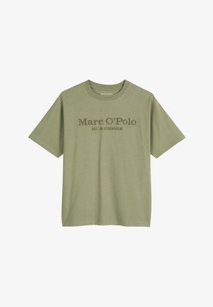 Olijfgroen katoenen T-shirt met een ronde hals, korte mouwen en een opdruk aan de voorkant met de tekst "Marc O'Polo EST. IN STOCKHOLM." Zachte textuur.