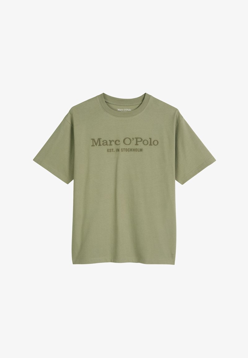 Olijfgroen katoenen T-shirt met een ronde hals, korte mouwen en een opdruk aan de voorkant met de tekst "Marc O'Polo EST. IN STOCKHOLM." Zachte textuur.