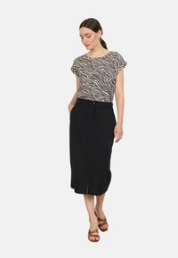 Soyaconcept SIHAM 9 - Áčková sukně - black