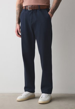 Next, REGULAR FIT STRAIGHT LEG BELTED - Chinosy