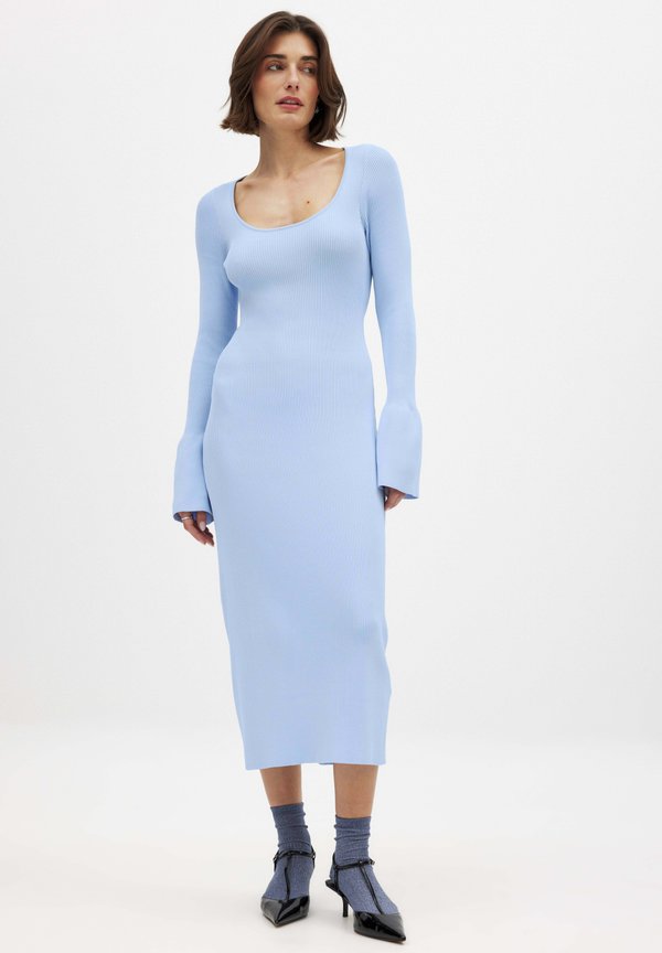 TRUMPET SLEEVE - Strickkleid