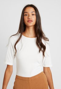 b.young - BYPAMILA TSHIRT - Basic póló - off white Miniatűr kép 1