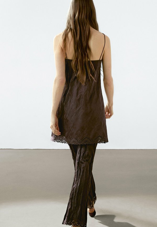 WITH BLONDE DETAIL - Day dress - bordeaux4