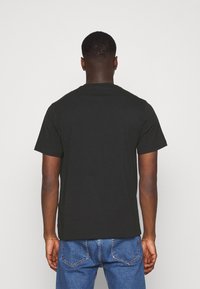 Levi's® RELAXED FIT - T-shirt print - blacks