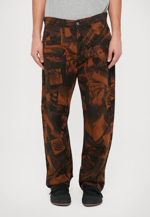 Džínsy voľného strihu - brown