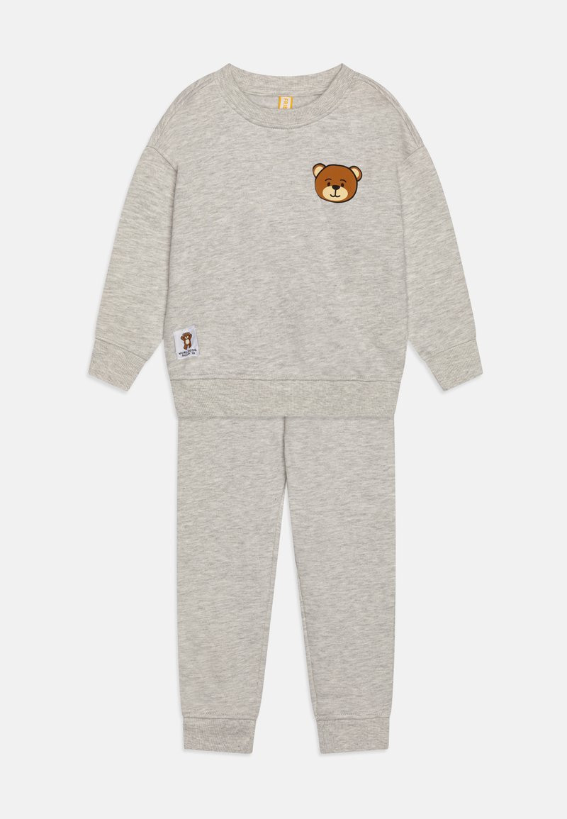 Šedá bavlněná mikina a odpovídající tepláky s kulatým výstřihem, žebrovanými manžetami a potiskem medvědí tváře na přední straně.