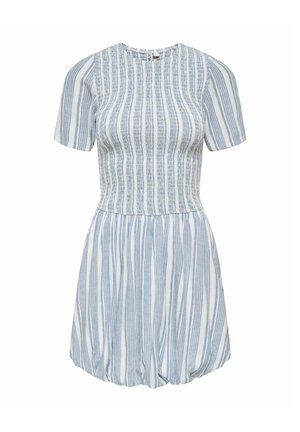 Robe courte à manches courtes avec des rayures verticales bleues et blanches, corsage cintré et jupe froncée.