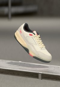 No seleccionado, pale ivory/infrared 23/anthracite