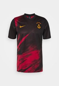 Camiseta de fútbol Nike negra y roja con cuello en V, que presenta un logo de Nike amarillo y un escudo con cinco estrellas en el pecho.
