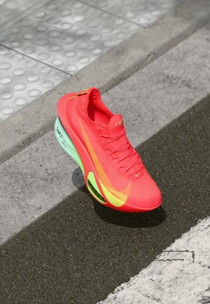 AIR ZOOM ALPHAFLY NEXT% 3 - Chaussures de running sur route - bright crimson/lime blast/mint foam/cave purple