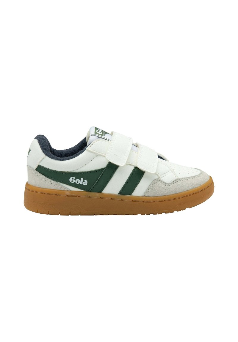 Sneaker bianca con strisce verdi, con chiusura a strappo e suola in gomma. Presenta una finitura testurizzata e un logo sul lato.