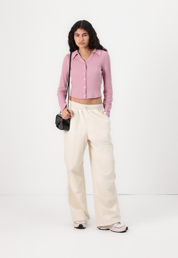 FUTURE ARCHIVE OVERSIZED - Tracksuit bottoms - alpine snow4