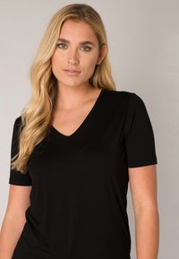 BASE LEVEL YANIC - T-shirt basic - black