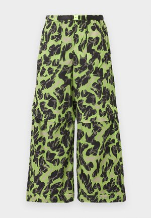 Nike Sportswear, CONVERTIBLE PANT - Træningsbukser - black/green