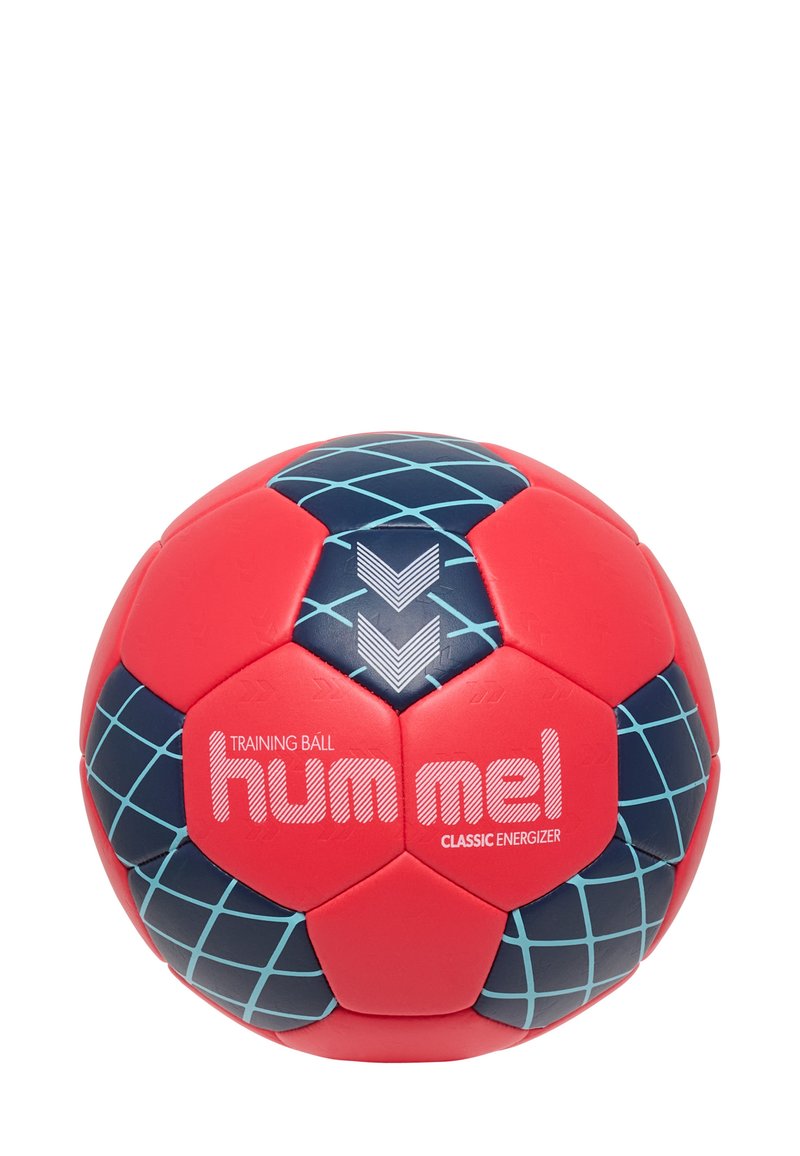 Röd träningsboll med texturerad yta, utrustad med blå detaljer och ett rutmönster. "hummel"-logotypen tryckt framträdande. Klassisk Energizer-design.