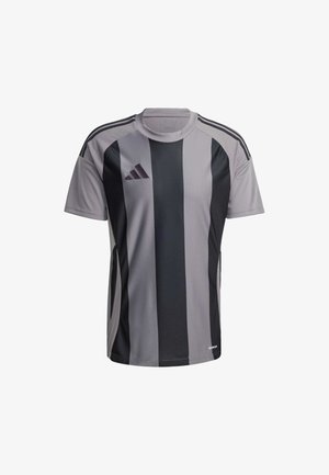 Grijs en zwart gestreept sportshirt gemaakt van ademend materiaal; heeft een ronde hals, korte mouwen en het zwarte Adidas-logo op de borst.