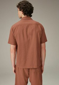 Next SHORT SLEEVE REGULAR FIT - Skjorter - rust brown