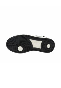 Suola di scarpa in gomma nera con un motivo testurizzato, caratterizzato da elementi circolari e lineari in rilievo. Accento bianco vicino al tallone.