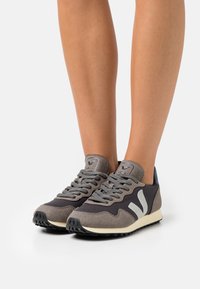 Veja SDU REC - Sapatilhas - grafite/oxford grey/moonrock