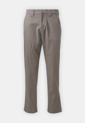 Pantaloni gri deschis, cu croială dreaptă, dintr-un material neted. Prezintă un talie standard și bucle pentru curea, f�ără modele sau embellishments vizibile.