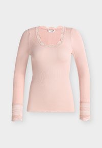 Ei valittu, rose smoke