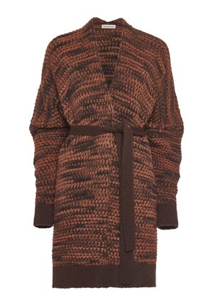 Strickjacke in warmen Brauntönen mit einem Gürtel in der Taille, offenem Vorderteil und strukturiertem Muster. Mit langen Ärmeln und gerippten Bündchen.