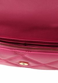 Steve Madden BENDUE - Torba preko tijela - pink