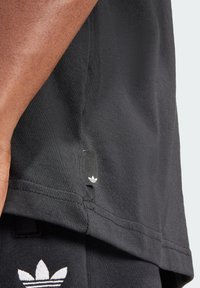 adidas Originals FLAMES LOGO  - T-shirts print - black