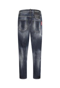 Jeans in denim con una tonalità blu scuro sbiadita, dettagli usurati, cinque tasche e etichetta a patch sulla cinturina. Design a gamba dritta.