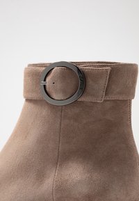 Unisa Stivaletti - taupe