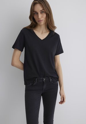 SEMI V NECK - Basic T-shirt - black