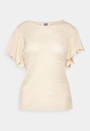 Beżowy dzianinowy top z krótkimi, falbaniastymi rękawami. Posiada teksturowany wzór z motywami zygzakowymi. Okrągły dekolt, lekki i dopasowany.